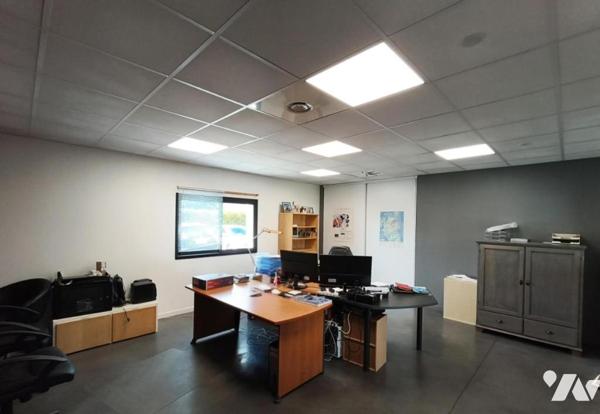 INVESTISSEMENT LOCATIF – ENSEMBLE IMMOBILIER PROFESSIONNEL DE 653 m² – ENTIÈREMENT LOUÉ.