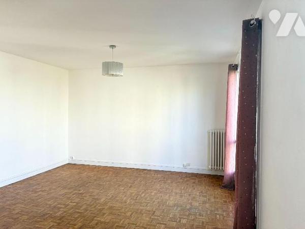 CAEN VENOIX - Au 2ème étage sans ascenseur, un appartement de 4 pièces principales comprenant :...