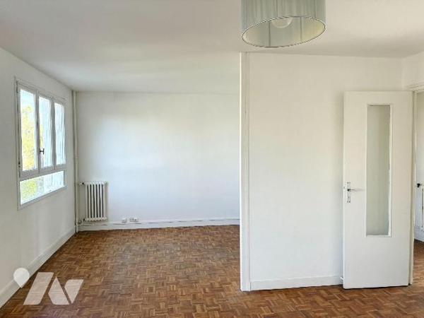 CAEN VENOIX - Au 2ème étage sans ascenseur, un appartement de 4 pièces principales comprenant :...