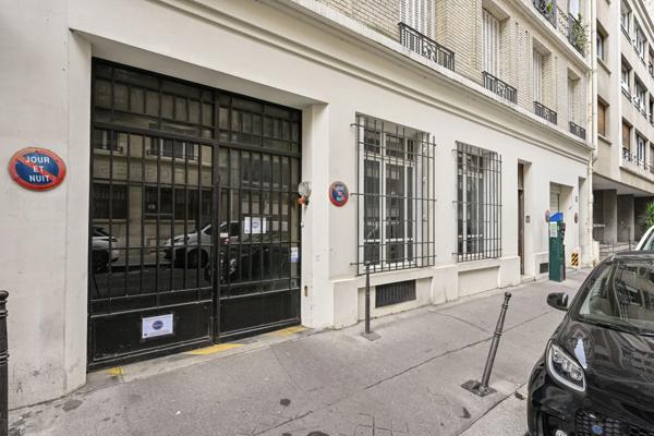 Bureau Paris 16e - LONGCHAMP / VICTOR HUGO