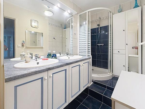 A VENDRE Appartement 6 pièces à Angers - La Madeleine, 3 chambres ascenseur