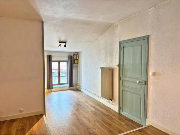 CLERMONT-FD QUARTIER HISTORIQUE DE MONTFERRAND : MAISON DE VILLE DE 76 M²