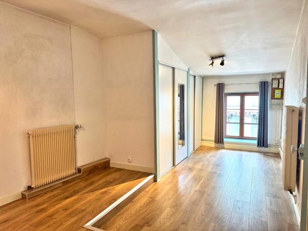 CLERMONT-FD QUARTIER HISTORIQUE DE MONTFERRAND : MAISON DE VILLE DE 76 M²