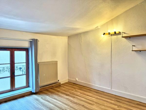 CLERMONT-FD QUARTIER HISTORIQUE DE MONTFERRAND : MAISON DE VILLE DE 76 M²