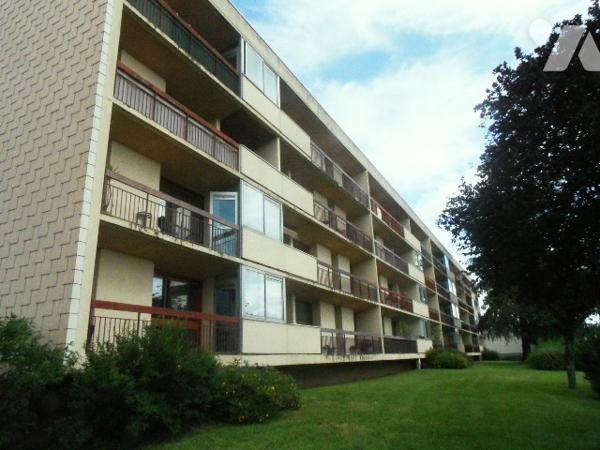 Quartier PONTLIEUE, appartement au pied du tramway, proche commerces, avec balcon, 2 chambres.