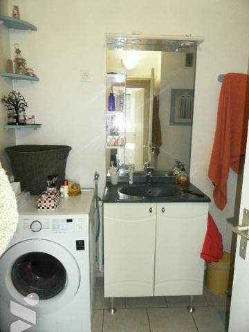 Quartier PONTLIEUE, appartement au pied du tramway, proche commerces, avec balcon, 2 chambres.