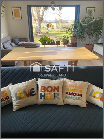 Chaleureuse maison familiale T6 sur terrain clos.