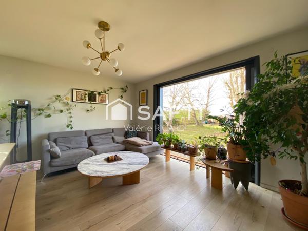 Chaleureuse maison familiale T6 sur terrain clos.