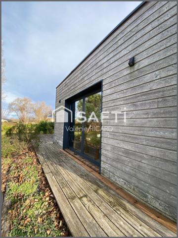 Chaleureuse maison familiale T6 sur terrain clos.