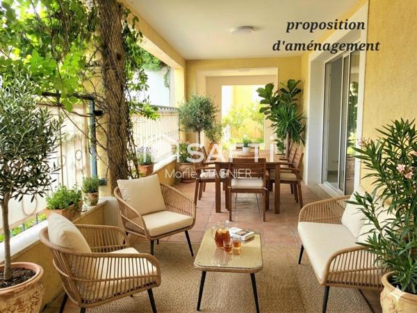 Centre ville, tout à pied - bel Appartement T2 Cabine de 68m2 (53m2 carrez) avec grande terrasse couverte, place de parking en sous- sol,  et cave dans une résidence sécurisée - LA CROIX- VALMER