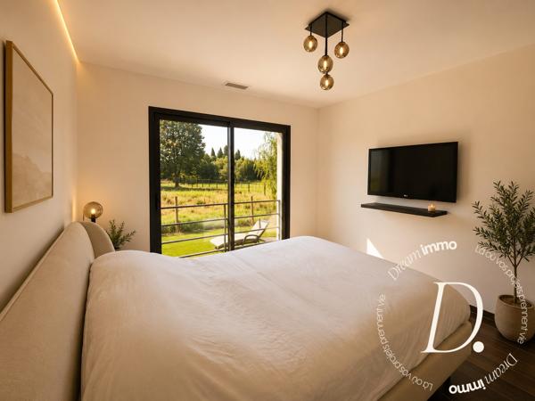 Saint-Cyprien – Une villa d'exception où élégance et douceur de vivre se rencontrent.