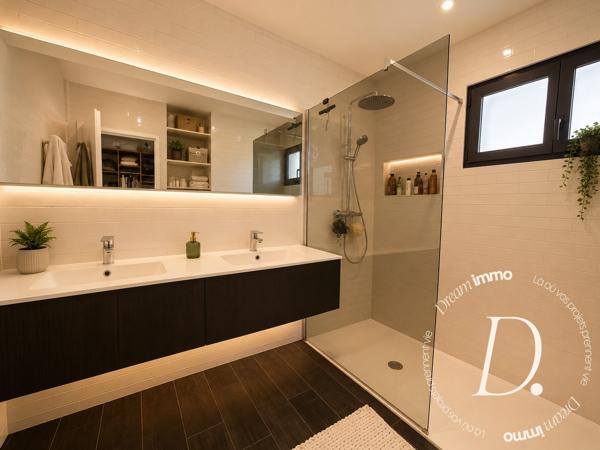 Saint-Cyprien – Une villa d'exception où élégance et douceur de vivre se rencontrent.
