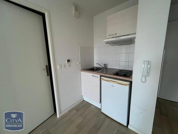 Appartement à louer 2 pièces 39.79m² Tours (37000)