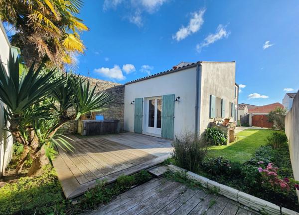 À VENDRE ILE D'OLERON – Maison individuelle coup de cœur 5 pièces – Terrain clos & terrasses + Garage – 349 990 € FAI