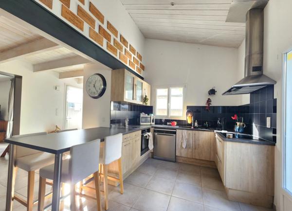 À VENDRE ILE D'OLERON – Maison individuelle coup de cœur 5 pièces – Terrain clos & terrasses + Garage – 349 990 € FAI