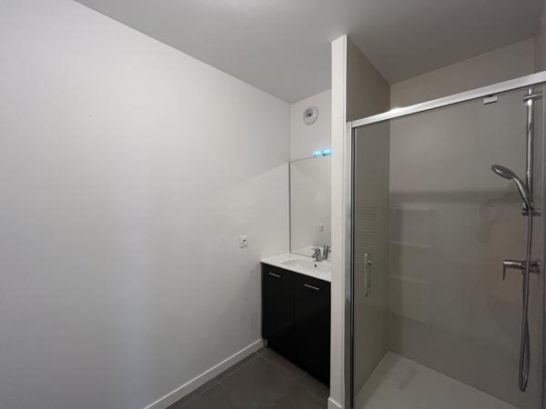 Appartement à louer 1 100 € CC Pessac 3 p 60 m² DPE C