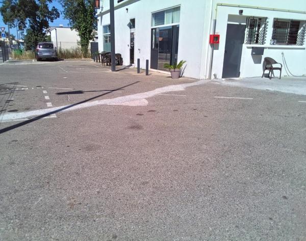 Restaurant entièrement rénové avec stationnement privatif