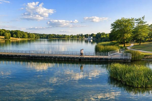 À vendre - Villa, 8 pièces située à Joué-lès-Tours (37300)