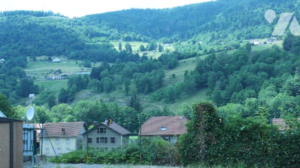 Lumineuse appartement meublé au 2ème étage d'une petite copropriété avec  place de parking et garage