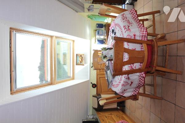 Lumineuse appartement meublé au 2ème étage d'une petite copropriété avec  place de parking et garage