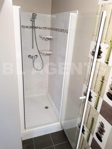 Très bel appartement T2 avec balcon plein sud vendu loué/meublé, proche centre et gare.