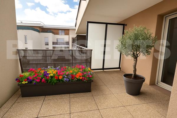 Très bel appartement T2 avec balcon plein sud vendu loué/meublé, proche centre et gare.