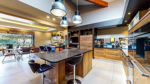 VILLA D'ARCHITECTE DE PRESTIGE Classée DPE Double A - ENVIRONNEMENT EXCEPTIONNEL - POSITION DOMINANTE