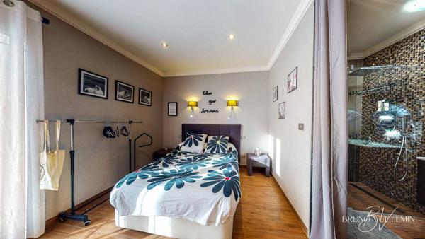 VILLA D'ARCHITECTE DE PRESTIGE Classée DPE Double A - ENVIRONNEMENT EXCEPTIONNEL - POSITION DOMINANTE