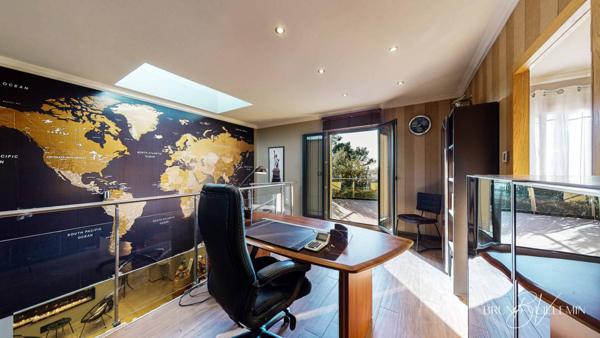 VILLA D'ARCHITECTE DE PRESTIGE Classée DPE Double A - ENVIRONNEMENT EXCEPTIONNEL - POSITION DOMINANTE