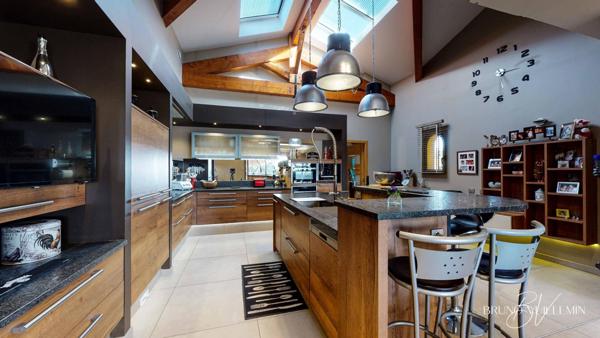 VILLA D'ARCHITECTE DE PRESTIGE Classée DPE Double A - ENVIRONNEMENT EXCEPTIONNEL - POSITION DOMINANTE