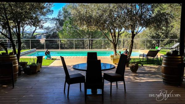 VILLA D'ARCHITECTE DE PRESTIGE Classée DPE Double A - ENVIRONNEMENT EXCEPTIONNEL - POSITION DOMINANTE