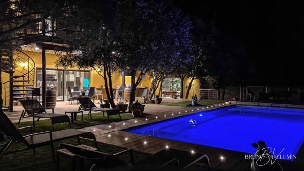 VILLA D'ARCHITECTE DE PRESTIGE Classée DPE Double A - ENVIRONNEMENT EXCEPTIONNEL - POSITION DOMINANTE