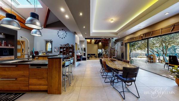 VILLA D'ARCHITECTE DE PRESTIGE Classée DPE Double A - ENVIRONNEMENT EXCEPTIONNEL - POSITION DOMINANTE