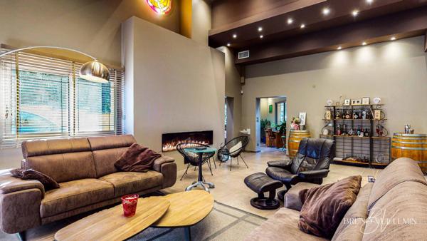 VILLA D'ARCHITECTE DE PRESTIGE Classée DPE Double A - ENVIRONNEMENT EXCEPTIONNEL - POSITION DOMINANTE