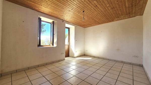 St Genix Les Villages - St Maurice - ancienne ferme - 139m² - 12 480m² de terrain