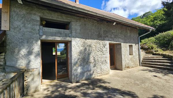 St Genix Les Villages - St Maurice - ancienne ferme - 139m² - 12 480m² de terrain