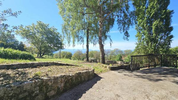 St Genix Les Villages - St Maurice - ancienne ferme - 139m² - 12 480m² de terrain