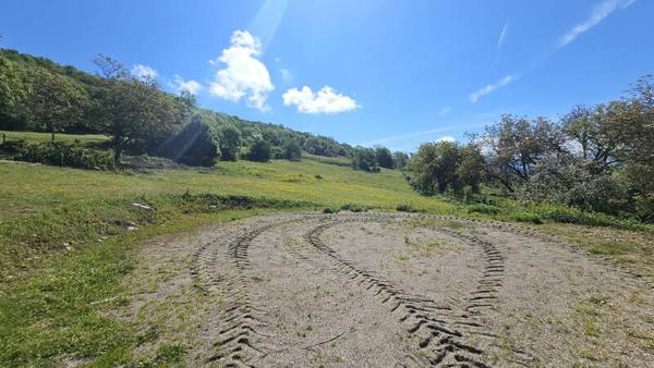 St Genix Les Villages - St Maurice - ancienne ferme - 139m² - 12 480m² de terrain