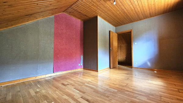 St Genix Les Villages - St Maurice - ancienne ferme - 139m² - 12 480m² de terrain