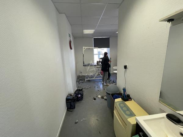 Fond de Commerce Toilettage canin de 70m² environs et de 3 pièces