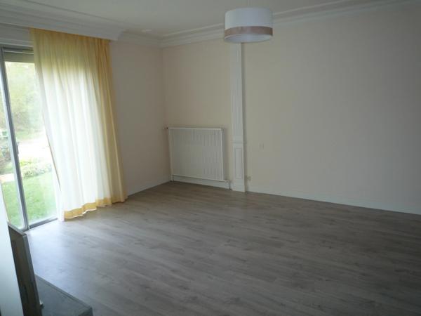 CHEZY SUR MARNE (02) à vendre joli plain-pied de 275 m2 sur un terrain clos et arboré de 8500 m2