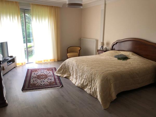 CHEZY SUR MARNE (02) à vendre joli plain-pied de 275 m2 sur un terrain clos et arboré de 8500 m2