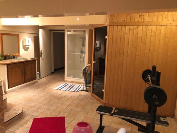 CHEZY SUR MARNE (02) à vendre joli plain-pied de 275 m2 sur un terrain clos et arboré de 8500 m2