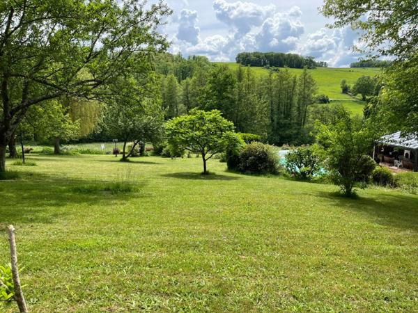 CHEZY SUR MARNE (02) à vendre joli plain-pied de 275 m2 sur un terrain clos et arboré de 8500 m2