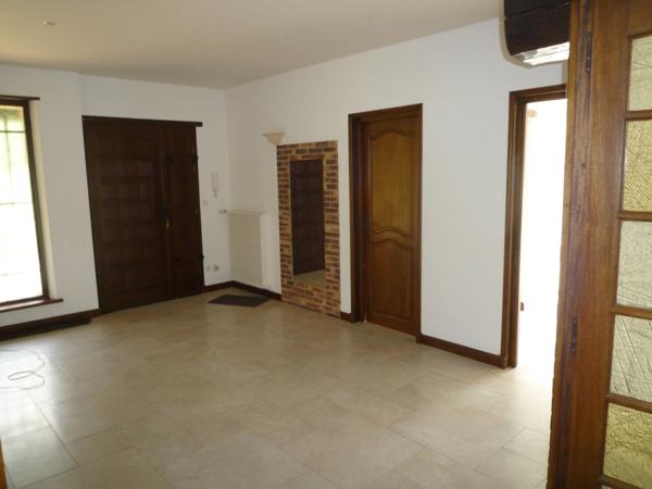 CHEZY SUR MARNE (02) à vendre joli plain-pied de 275 m2 sur un terrain clos et arboré de 8500 m2