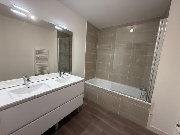 Location T3 avec terrasse, parking et cave - Poitiers