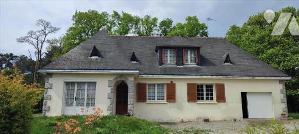   A proximité REDON et Commerces - Pavillon de plain pied de 130 m² habitable comprenant : entr...