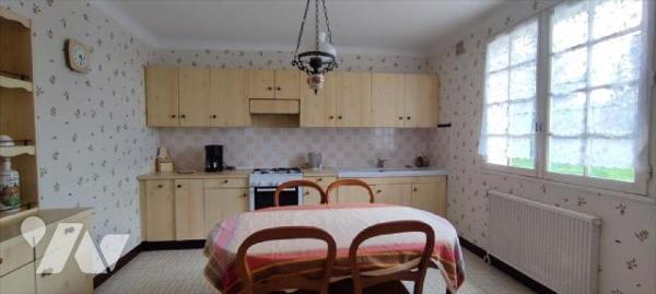   A proximité REDON et Commerces - Pavillon de plain pied de 130 m² habitable comprenant : entr...