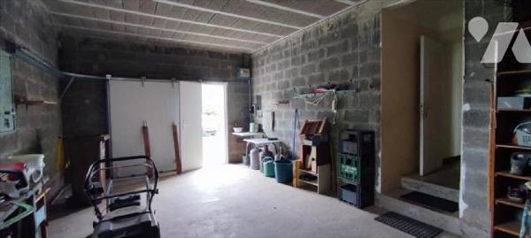   A proximité REDON et Commerces - Pavillon de plain pied de 130 m² habitable comprenant : entr...