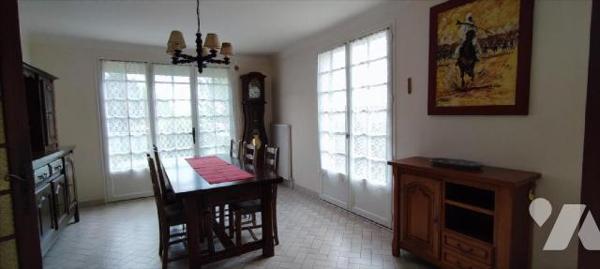   A proximité REDON et Commerces - Pavillon de plain pied de 130 m² habitable comprenant : entr...